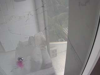 voyeurcam-casa-salsa-bathroom-11