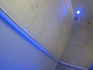 voyeurcam-casa-salsa-bathroom-12