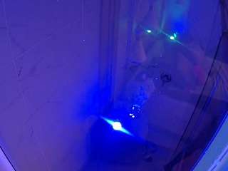 voyeurcam-casa-salsa-bathroom-12