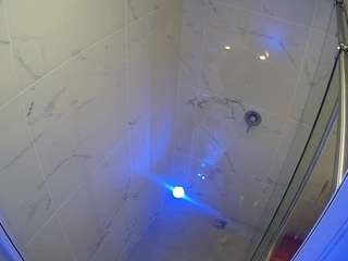 voyeurcam-casa-salsa-bathroom-12
