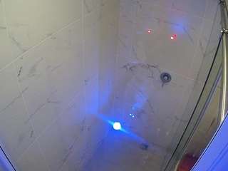 voyeurcam-casa-salsa-bathroom-12