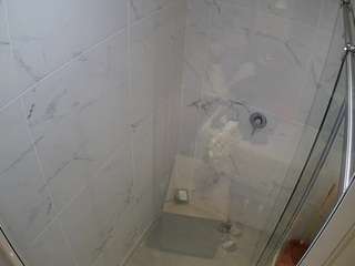 voyeurcam-casa-salsa-bathroom-12
