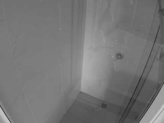voyeurcam-casa-salsa-bathroom-12