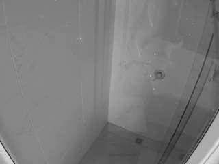 voyeurcam-casa-salsa-bathroom-12