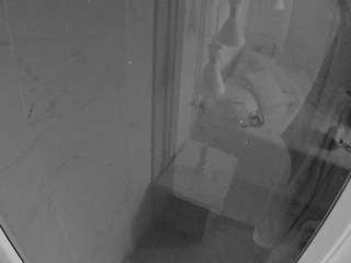 voyeurcam-casa-salsa-bathroom-12