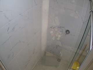 voyeurcam-casa-salsa-bathroom-12