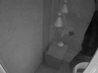 voyeurcam-casa-salsa-bathroom-12