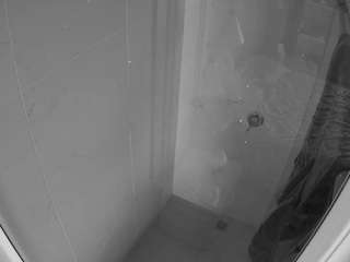 voyeurcam-casa-salsa-bathroom-12