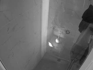 voyeurcam-casa-salsa-bathroom-12