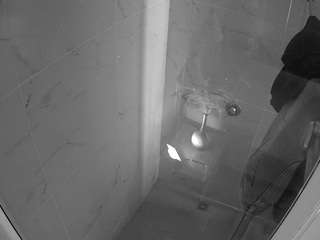 voyeurcam-casa-salsa-bathroom-12