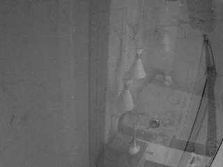 voyeurcam-casa-salsa-bathroom-12