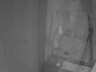 voyeurcam-casa-salsa-bathroom-12