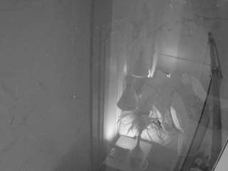 voyeurcam-casa-salsa-bathroom-12