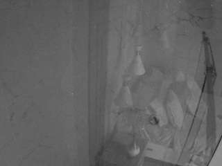 voyeurcam-casa-salsa-bathroom-12