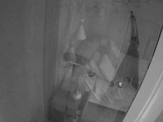 voyeurcam-casa-salsa-bathroom-12