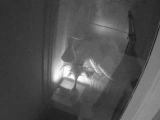 voyeurcam-casa-salsa-bathroom-12