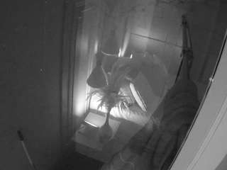 voyeurcam-casa-salsa-bathroom-12