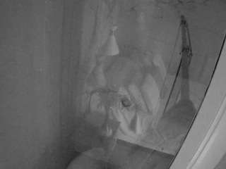 voyeurcam-casa-salsa-bathroom-12