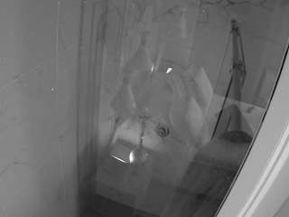 voyeurcam-casa-salsa-bathroom-12