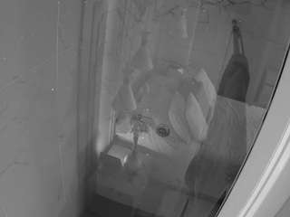 voyeurcam-casa-salsa-bathroom-12