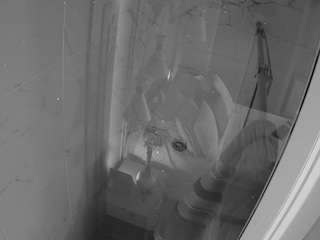 voyeurcam-casa-salsa-bathroom-12