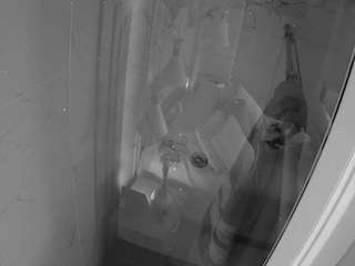 voyeurcam-casa-salsa-bathroom-12