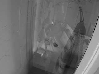 voyeurcam-casa-salsa-bathroom-12