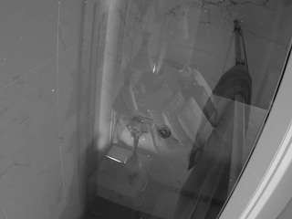 voyeurcam-casa-salsa-bathroom-12