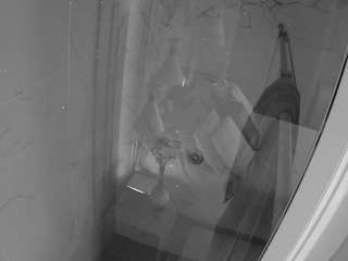 voyeurcam-casa-salsa-bathroom-12