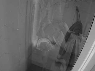 voyeurcam-casa-salsa-bathroom-12