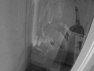 voyeurcam-casa-salsa-bathroom-12
