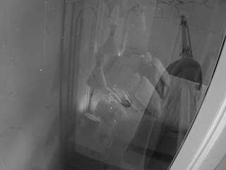 voyeurcam-casa-salsa-bathroom-12