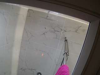 voyeurcam-casa-salsa-bathroom-12