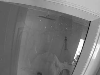 voyeurcam-casa-salsa-bathroom-12