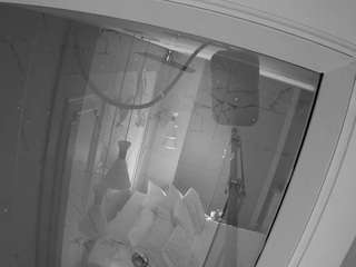 voyeurcam-casa-salsa-bathroom-12