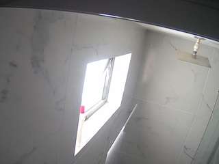 voyeurcam-casa-salsa-bathroom-13