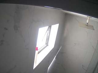 voyeurcam-casa-salsa-bathroom-13