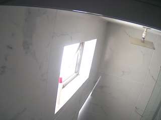 voyeurcam-casa-salsa-bathroom-13