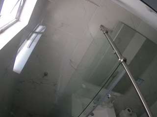 voyeurcam-casa-salsa-bathroom-13