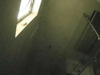 voyeurcam-casa-salsa-bathroom-13