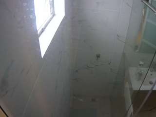 voyeurcam-casa-salsa-bathroom-13