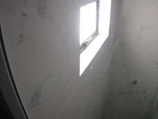 voyeurcam-casa-salsa-bathroom-13