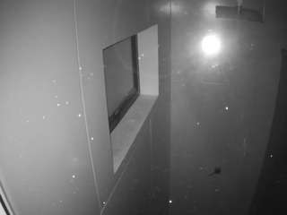 voyeurcam-casa-salsa-bathroom-13