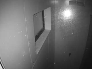 voyeurcam-casa-salsa-bathroom-13