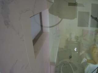 voyeurcam-casa-salsa-bathroom-13