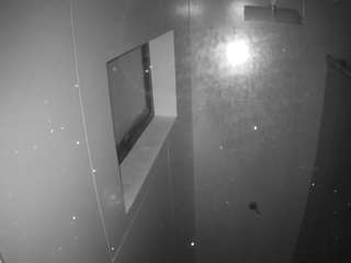 voyeurcam-casa-salsa-bathroom-13