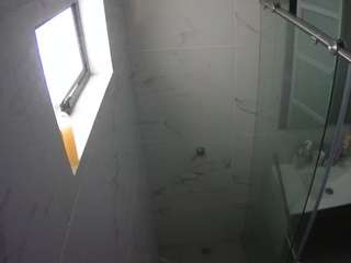 voyeurcam-casa-salsa-bathroom-13