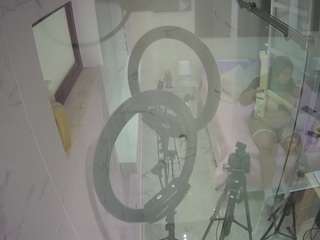 voyeurcam-casa-salsa-bathroom-13