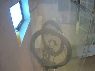 voyeurcam-casa-salsa-bathroom-13