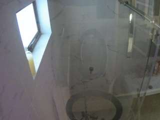 voyeurcam-casa-salsa-bathroom-13
